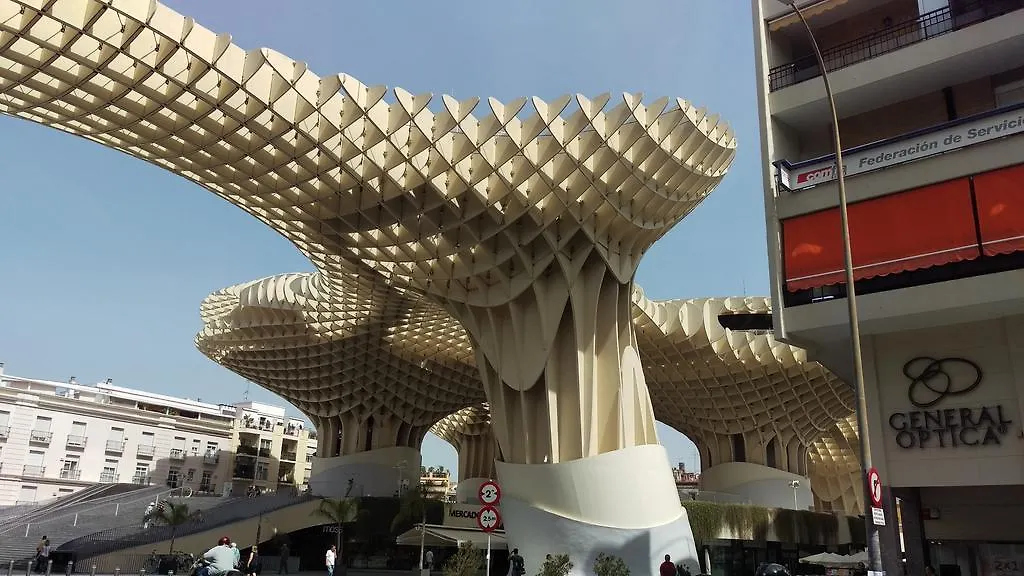 Sun Sevilla 0*, Seville